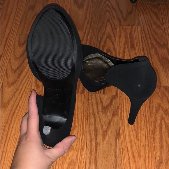 Black heels - Picture 3 of 3